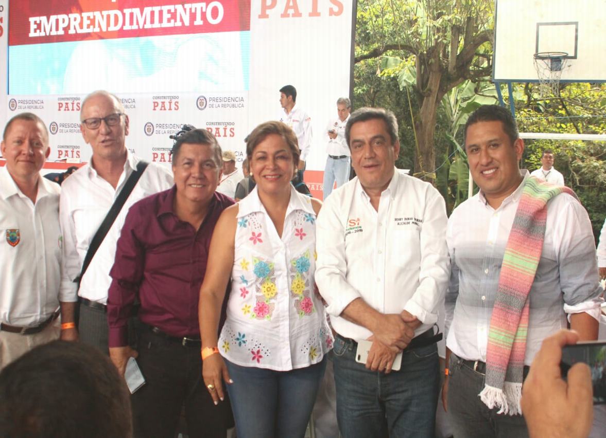 Alcaldes de Hobo, Campoalegre, Aipe y Villavieja junto a la Senadora Esperanza Andrade.
